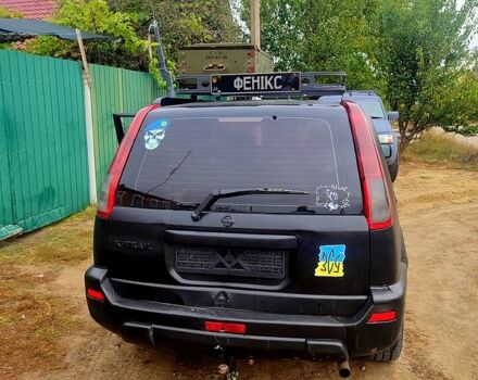 Черный Ниссан ИксТрейл, объемом двигателя 2.2 л и пробегом 357 тыс. км за 4000 $, фото 2 на Automoto.ua