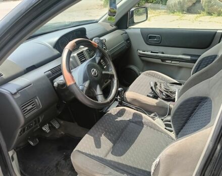 Черный Ниссан ИксТрейл, объемом двигателя 2.2 л и пробегом 338 тыс. км за 2900 $, фото 6 на Automoto.ua