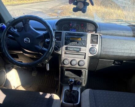 Черный Ниссан ИксТрейл, объемом двигателя 2.5 л и пробегом 365 тыс. км за 4500 $, фото 5 на Automoto.ua