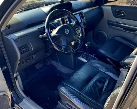 Черный Ниссан ИксТрейл, объемом двигателя 2.5 л и пробегом 245 тыс. км за 6500 $, фото 4 на Automoto.ua