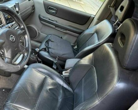 Чорний Ніссан ІксТрейл, об'ємом двигуна 2.2 л та пробігом 360 тис. км за 4500 $, фото 2 на Automoto.ua