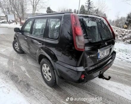 Черный Ниссан ИксТрейл, объемом двигателя 2.2 л и пробегом 237 тыс. км за 2235 $, фото 3 на Automoto.ua