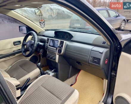 Черный Ниссан ИксТрейл, объемом двигателя 2.49 л и пробегом 300 тыс. км за 6200 $, фото 10 на Automoto.ua