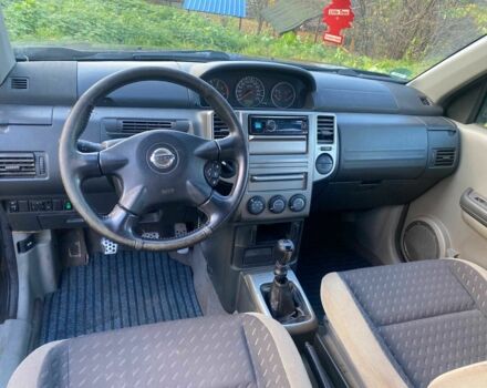 Черный Ниссан ИксТрейл, объемом двигателя 2.2 л и пробегом 339 тыс. км за 3850 $, фото 6 на Automoto.ua