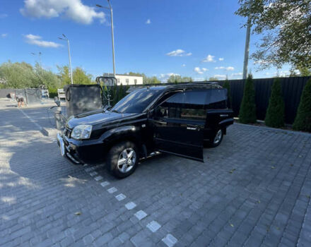Черный Ниссан ИксТрейл, объемом двигателя 2 л и пробегом 215 тыс. км за 7000 $, фото 2 на Automoto.ua