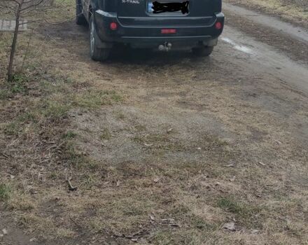 Черный Ниссан ИксТрейл, объемом двигателя 2 л и пробегом 270 тыс. км за 2700 $, фото 3 на Automoto.ua