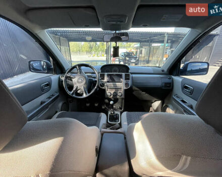 Черный Ниссан ИксТрейл, объемом двигателя 2 л и пробегом 215 тыс. км за 7000 $, фото 18 на Automoto.ua