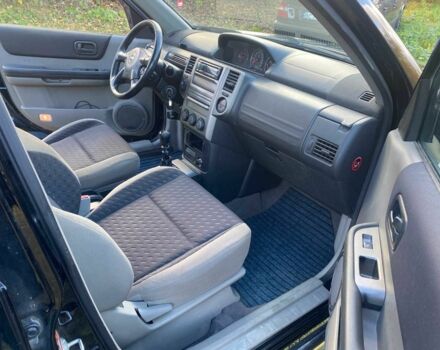 Черный Ниссан ИксТрейл, объемом двигателя 2.2 л и пробегом 339 тыс. км за 3850 $, фото 8 на Automoto.ua