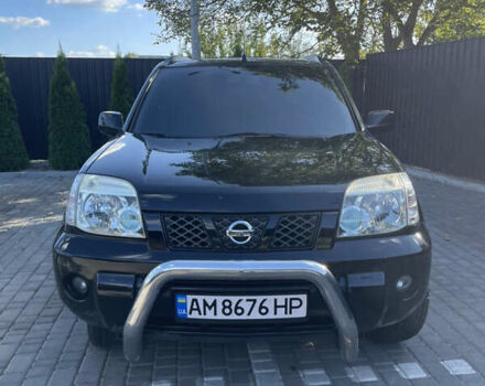 Черный Ниссан ИксТрейл, объемом двигателя 2 л и пробегом 215 тыс. км за 7000 $, фото 5 на Automoto.ua