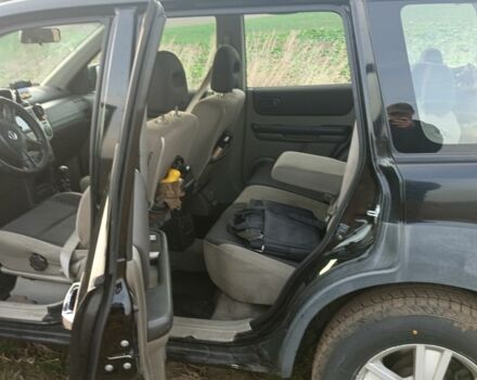 Черный Ниссан ИксТрейл, объемом двигателя 2.2 л и пробегом 294 тыс. км за 5000 $, фото 5 на Automoto.ua