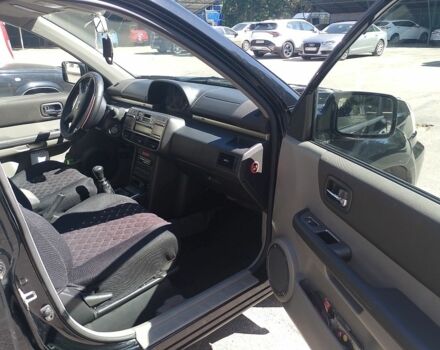 Черный Ниссан ИксТрейл, объемом двигателя 2 л и пробегом 270 тыс. км за 4000 $, фото 4 на Automoto.ua