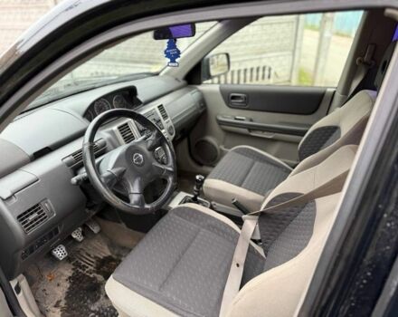 Черный Ниссан ИксТрейл, объемом двигателя 2.2 л и пробегом 290 тыс. км за 3750 $, фото 7 на Automoto.ua