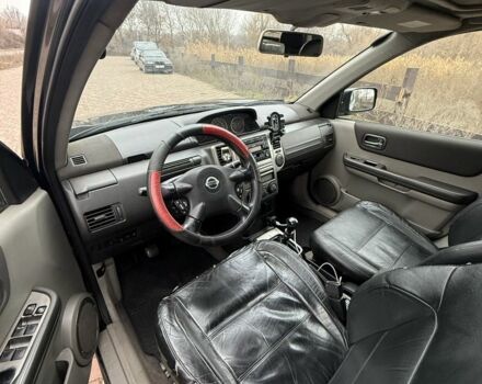 Черный Ниссан ИксТрейл, объемом двигателя 2.2 л и пробегом 249 тыс. км за 2600 $, фото 7 на Automoto.ua