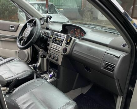 Черный Ниссан ИксТрейл, объемом двигателя 2.2 л и пробегом 226 тыс. км за 3650 $, фото 12 на Automoto.ua