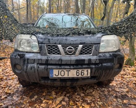 Черный Ниссан ИксТрейл, объемом двигателя 2.2 л и пробегом 306 тыс. км за 2379 $, фото 4 на Automoto.ua