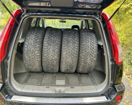 Черный Ниссан ИксТрейл, объемом двигателя 2.2 л и пробегом 270 тыс. км за 3800 $, фото 6 на Automoto.ua