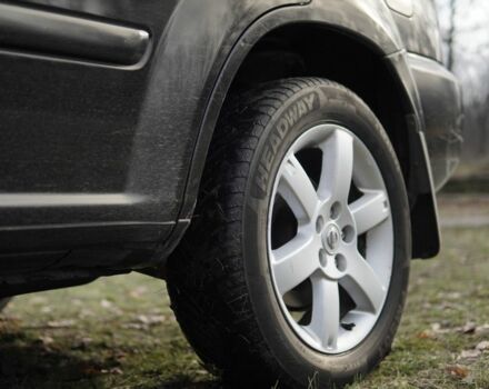 Черный Ниссан ИксТрейл, объемом двигателя 2.2 л и пробегом 273 тыс. км за 4267 $, фото 7 на Automoto.ua