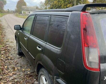 Черный Ниссан ИксТрейл, объемом двигателя 2.2 л и пробегом 327 тыс. км за 3600 $, фото 3 на Automoto.ua