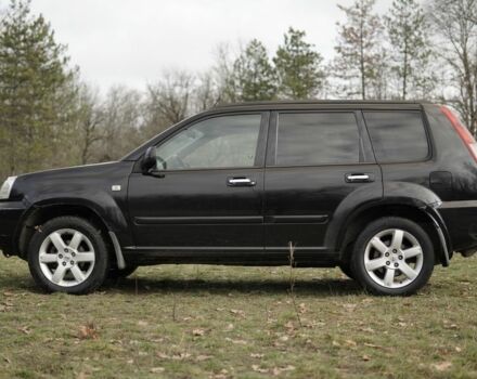 Черный Ниссан ИксТрейл, объемом двигателя 2.2 л и пробегом 273 тыс. км за 4267 $, фото 4 на Automoto.ua