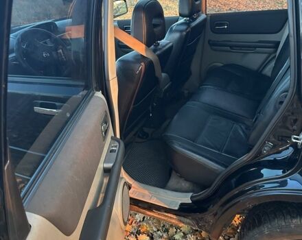 Черный Ниссан ИксТрейл, объемом двигателя 2.2 л и пробегом 306 тыс. км за 3300 $, фото 6 на Automoto.ua