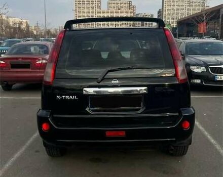 Черный Ниссан ИксТрейл, объемом двигателя 2.5 л и пробегом 261 тыс. км за 8300 $, фото 4 на Automoto.ua