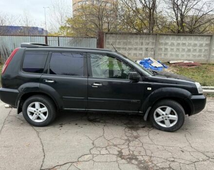 Черный Ниссан ИксТрейл, объемом двигателя 2.2 л и пробегом 290 тыс. км за 3750 $, фото 2 на Automoto.ua