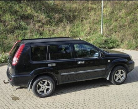 Черный Ниссан ИксТрейл, объемом двигателя 2.2 л и пробегом 220 тыс. км за 2250 $, фото 4 на Automoto.ua