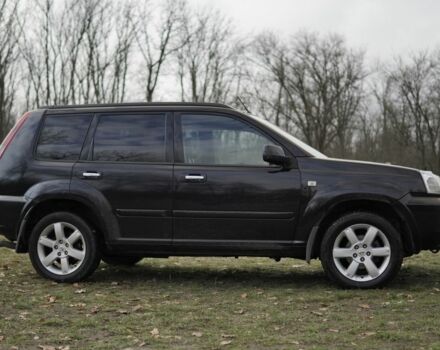 Черный Ниссан ИксТрейл, объемом двигателя 2.2 л и пробегом 273 тыс. км за 4267 $, фото 3 на Automoto.ua