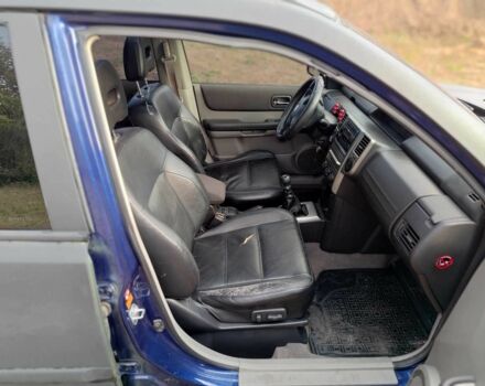 Черный Ниссан ИксТрейл, объемом двигателя 2.2 л и пробегом 290 тыс. км за 4200 $, фото 5 на Automoto.ua