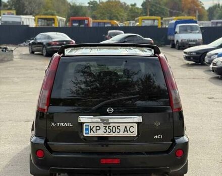 Черный Ниссан ИксТрейл, объемом двигателя 2.2 л и пробегом 360 тыс. км за 7200 $, фото 2 на Automoto.ua