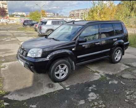 Черный Ниссан ИксТрейл, объемом двигателя 2.2 л и пробегом 220 тыс. км за 2250 $, фото 2 на Automoto.ua