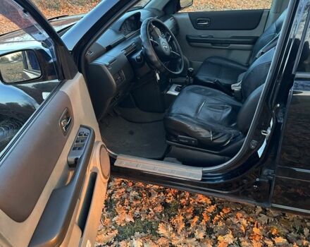 Черный Ниссан ИксТрейл, объемом двигателя 2.2 л и пробегом 306 тыс. км за 3300 $, фото 5 на Automoto.ua