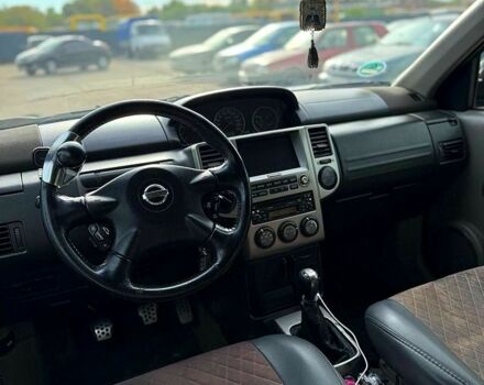 Черный Ниссан ИксТрейл, объемом двигателя 2.2 л и пробегом 360 тыс. км за 7300 $, фото 6 на Automoto.ua
