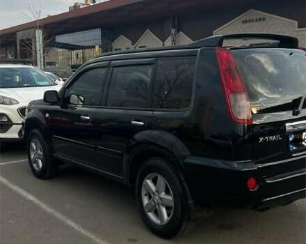 Черный Ниссан ИксТрейл, объемом двигателя 2.5 л и пробегом 261 тыс. км за 8300 $, фото 3 на Automoto.ua