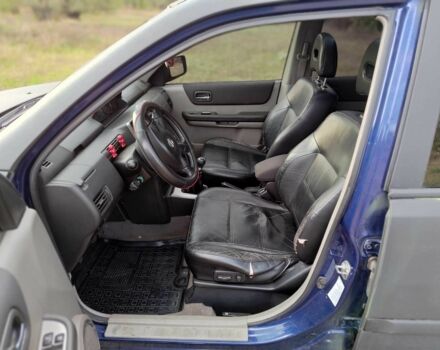 Черный Ниссан ИксТрейл, объемом двигателя 2.2 л и пробегом 290 тыс. км за 4200 $, фото 4 на Automoto.ua