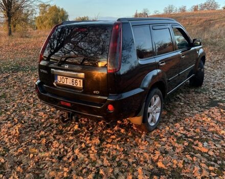 Черный Ниссан ИксТрейл, объемом двигателя 2.2 л и пробегом 306 тыс. км за 3300 $, фото 2 на Automoto.ua