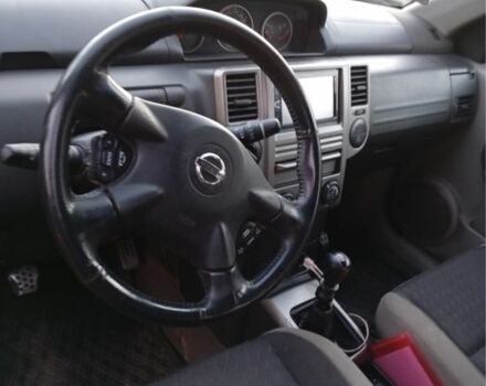 Черный Ниссан ИксТрейл, объемом двигателя 2.2 л и пробегом 270 тыс. км за 3900 $, фото 2 на Automoto.ua