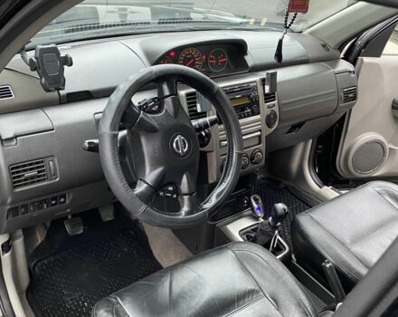 Черный Ниссан ИксТрейл, объемом двигателя 2.2 л и пробегом 226 тыс. км за 3650 $, фото 7 на Automoto.ua