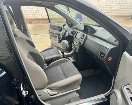 Черный Ниссан ИксТрейл, объемом двигателя 2 л и пробегом 150 тыс. км за 7700 $, фото 4 на Automoto.ua