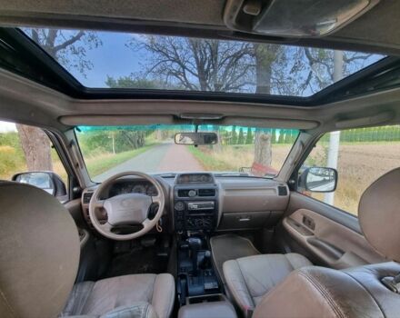 Черный Ниссан ИксТрейл, объемом двигателя 2.2 л и пробегом 245 тыс. км за 2550 $, фото 2 на Automoto.ua