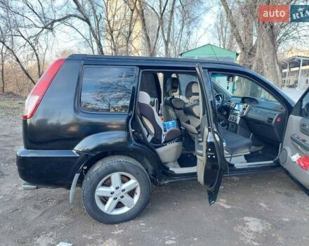 Черный Ниссан ИксТрейл, объемом двигателя 2 л и пробегом 250 тыс. км за 6500 $, фото 2 на Automoto.ua