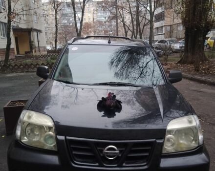 Черный Ниссан ИксТрейл, объемом двигателя 2.2 л и пробегом 260 тыс. км за 4500 $, фото 2 на Automoto.ua