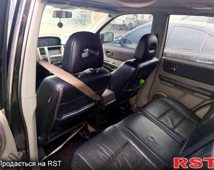 Черный Ниссан ИксТрейл, объемом двигателя 2.2 л и пробегом 180 тыс. км за 4500 $, фото 2 на Automoto.ua