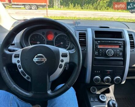 Чорний Ніссан ІксТрейл, об'ємом двигуна 2 л та пробігом 230 тис. км за 8150 $, фото 16 на Automoto.ua