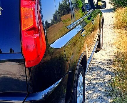 Черный Ниссан ИксТрейл, объемом двигателя 2.5 л и пробегом 223 тыс. км за 7500 $, фото 3 на Automoto.ua