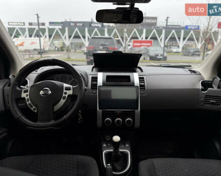Черный Ниссан ИксТрейл, объемом двигателя 2.49 л и пробегом 197 тыс. км за 8888 $, фото 4 на Automoto.ua