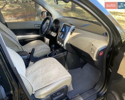 Черный Ниссан ИксТрейл, объемом двигателя 2 л и пробегом 214 тыс. км за 11500 $, фото 9 на Automoto.ua