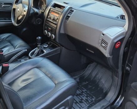 Черный Ниссан ИксТрейл, объемом двигателя 2.5 л и пробегом 340 тыс. км за 7299 $, фото 8 на Automoto.ua