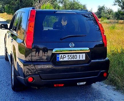 Черный Ниссан ИксТрейл, объемом двигателя 2.5 л и пробегом 223 тыс. км за 7500 $, фото 2 на Automoto.ua