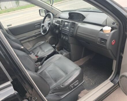 Черный Ниссан ИксТрейл, объемом двигателя 0 л и пробегом 290 тыс. км за 3950 $, фото 7 на Automoto.ua